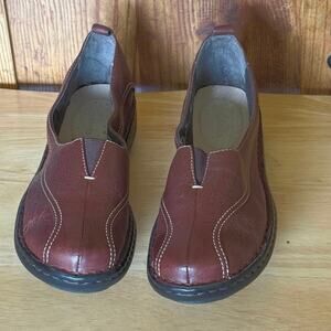 Clarks Women's Leather Cyrus Center Gore Loafer Brown Shoe, size 8Medium Slip On